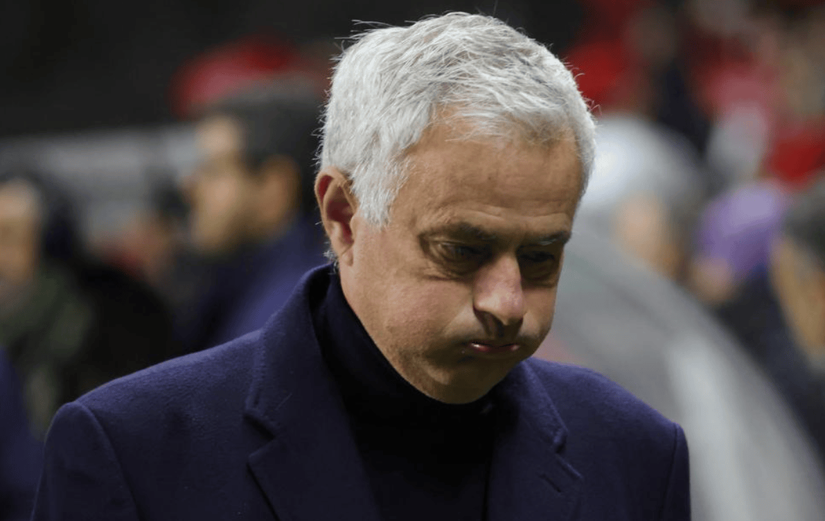 1-2!1-3!足坛疯狂一夜,切尔西倒下,穆帅出局,曼城又掉链子