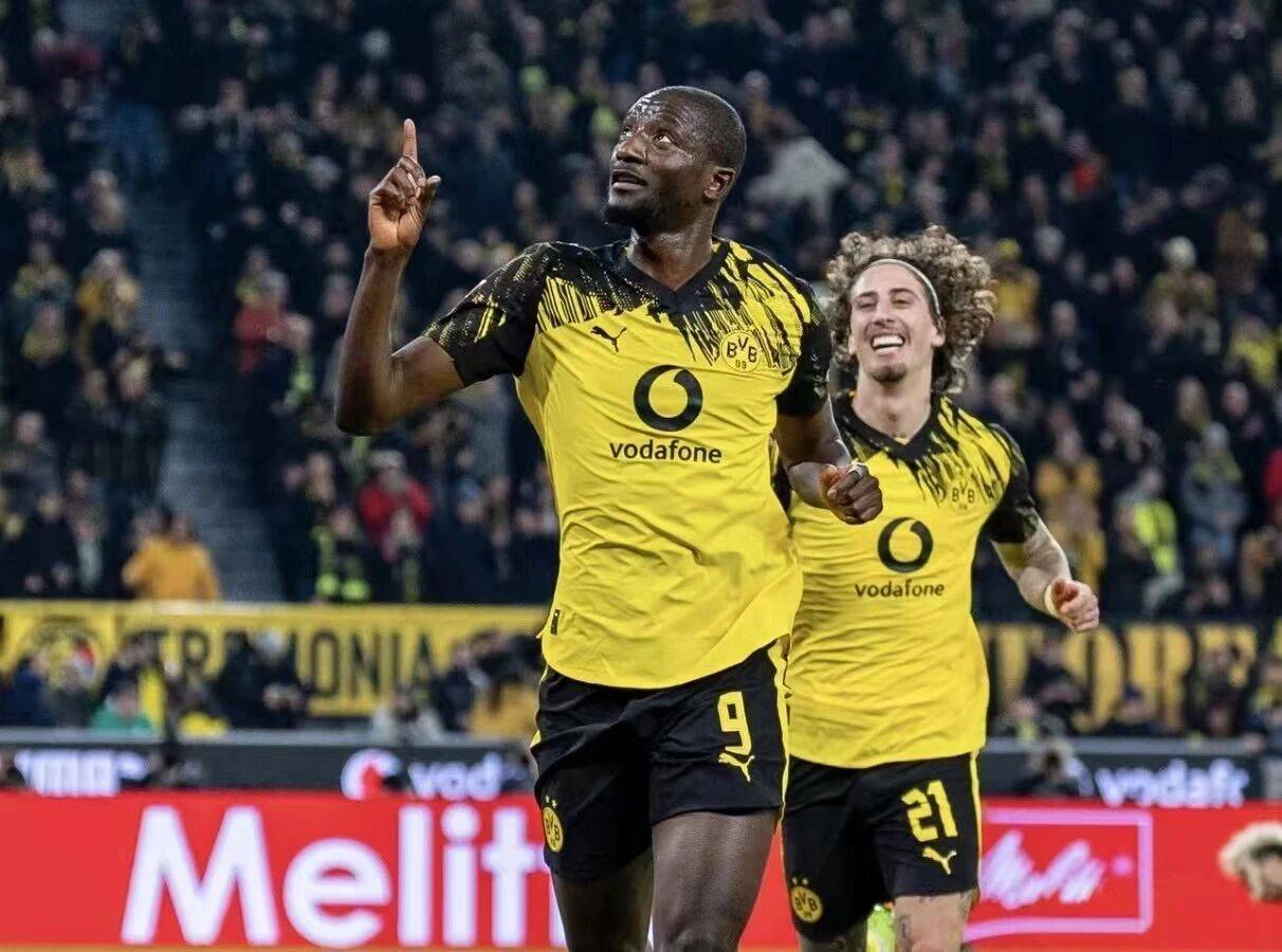 德甲冠军悬念再起,多特缩小与拜仁分差