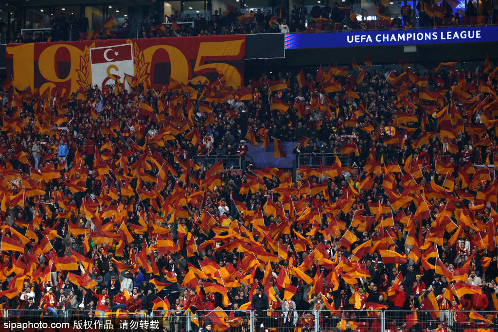 欧冠赛场惊魂!加拉塔萨雷悍将断指,怒指利物浦与欧足联,索赔风暴一触即发