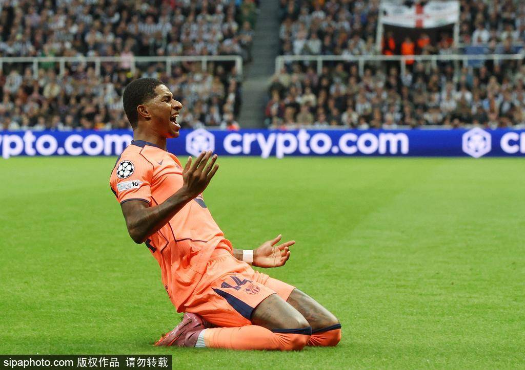 曝巴萨想延长拉什福德租借期 曼联:不花钱买断就送回